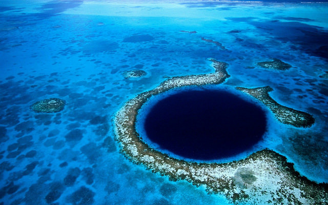 The Great Blue Hole; Image credit Flickr/CC